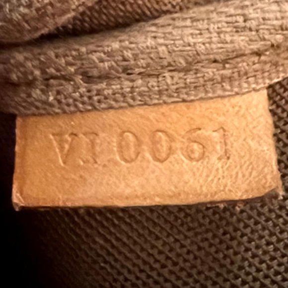 Louis Vuitton LV Monogram Pochette Brown Leather Gold Hardware Leather Strap - Picture 6 of 6